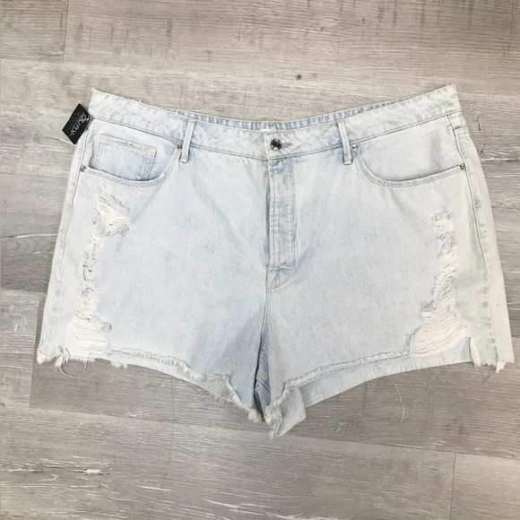 Good American Light Wash Denim Shorts - Size 18 - Picture 1 of 3